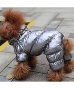 cálido abrigo plateado para perros